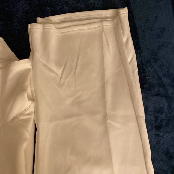 I’m selling this set of new white pant&sweater - Picture 13 of 16